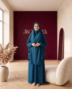 Abayah Zweiteiler in Petrol - Khimar und Rock von vorne