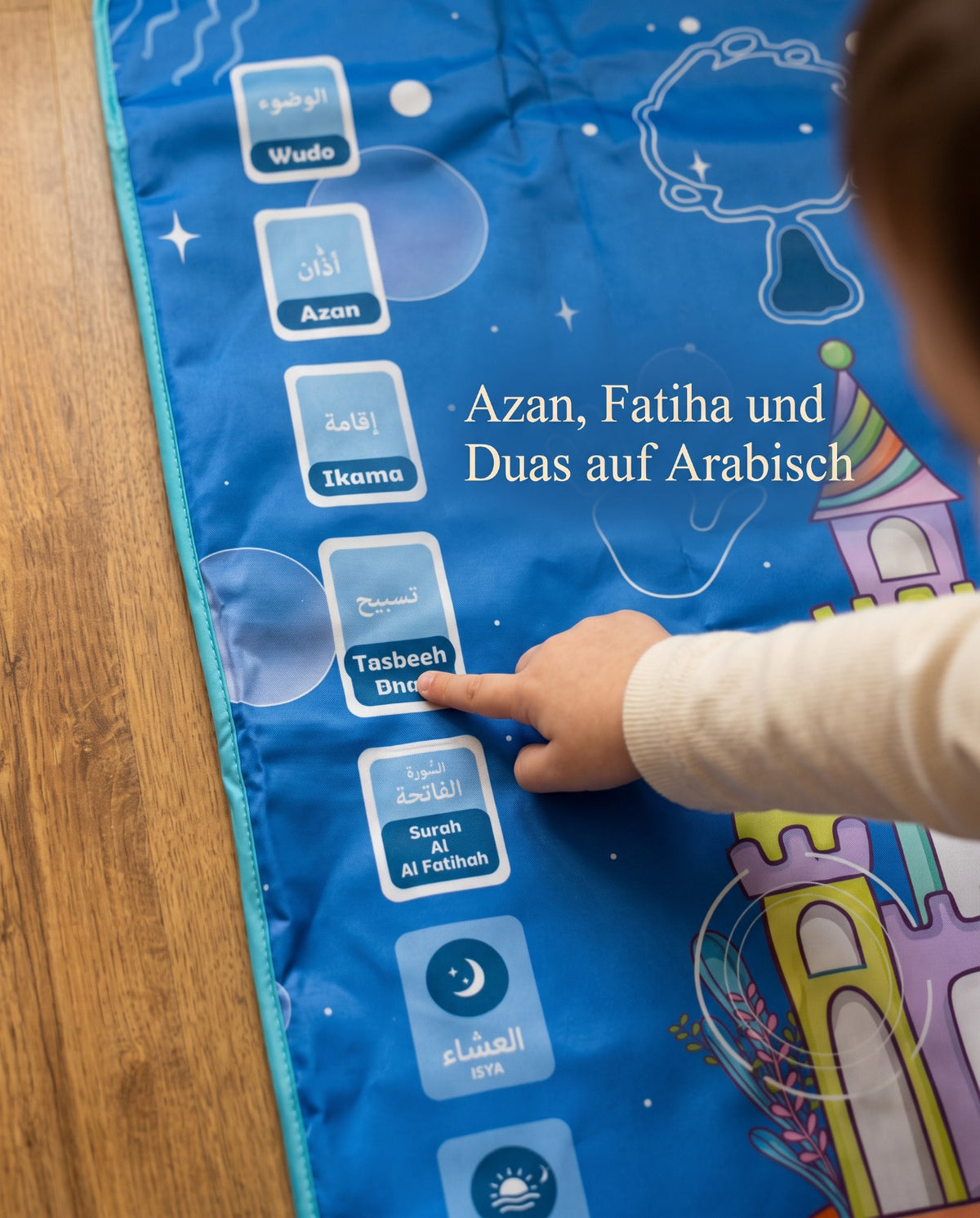 Detail des blauen Lernteppichs mit beschrifteten Touch-Feldern und Bedienpanel